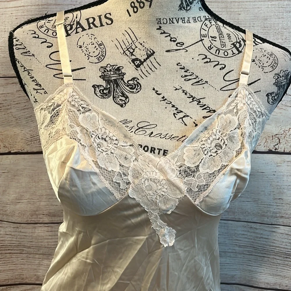 Kayser Vintage Full Slip Lingerie Adjustable Straps Lace Trim Size 32 USA